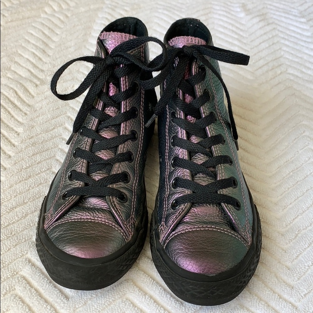 Converse Kids Size 2 Leather Iridescent Purple